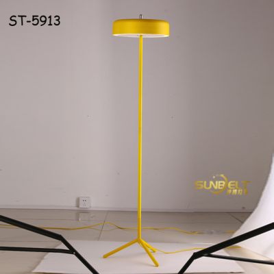 Simple style tripod floor lamp